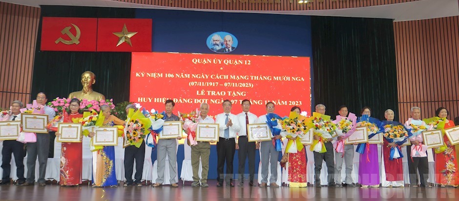 Luôn giữ vững phẩm chất tốt đẹp của người đảng
                        viên